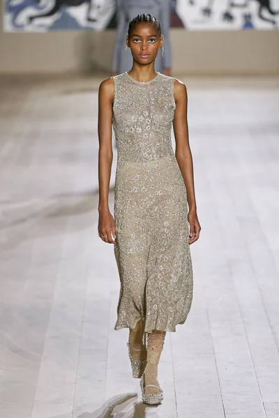 Look 27
